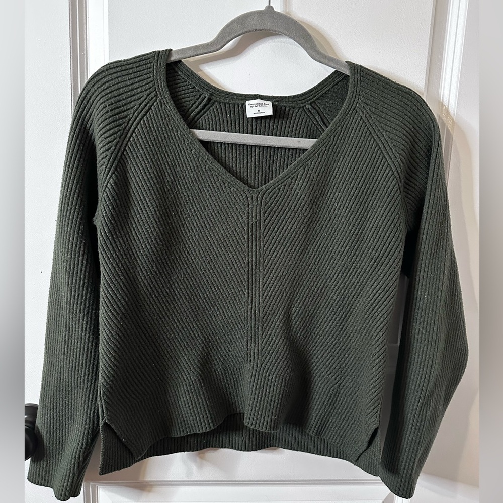 Abercrombie & Fitch LuxeLoft V-Neck Sweater in Green
